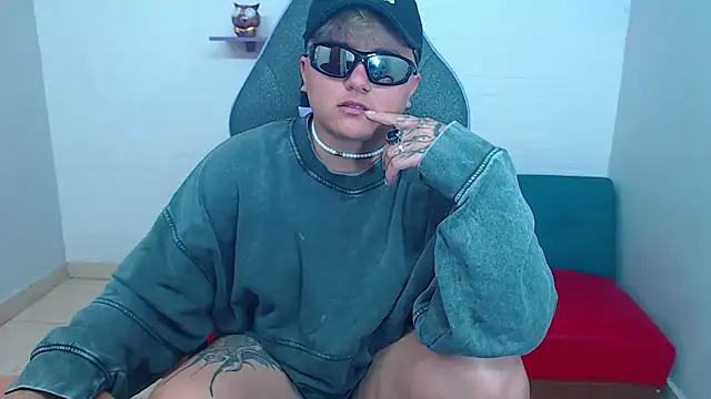 isabeautyx19 online show from February 4, 5:21 am