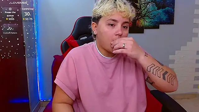 isabeautyx19 online show from February 6, 1:43 pm