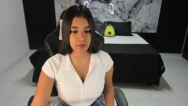 Ivy 16 online show from February 1, 12:05 pm