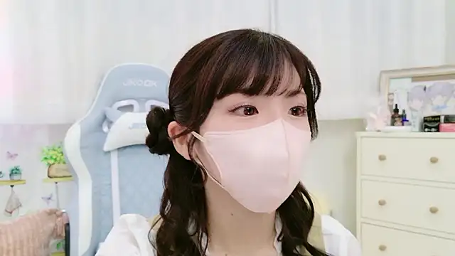 Snapshot of -minami- chatting on October 2, 12:01 pm -minami- online show from October 2, 12:01 pm