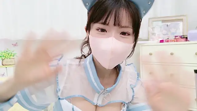 Snapshot of -minami- chatting on October 13, 12:16 pm -minami- online show from October 13, 12:16 pm