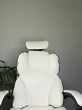 Snapshot of Vladamais chatting on January 6, 11:29 am Vladamais online show from January 6, 11:29 am