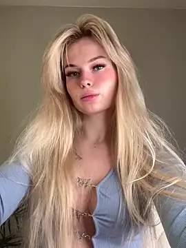 Snapshot of Vladamais chatting on January 11, 11:12 am Vladamais online show from January 11, 11:12 am