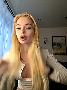 Snapshot of Vladamais chatting on November 13, 10:25 am Vladamais online show from November 13, 10:25 am