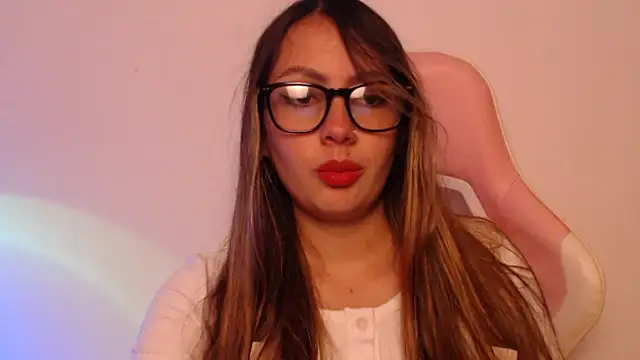 lalawhitte online show from November 24, 9:25 pm