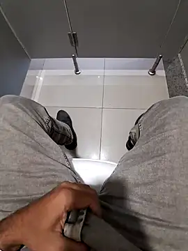 Snapshot of johny_69d@xh chatting on January 7, 7:42 am johny 69dxh online show from January 7, 7:42 am