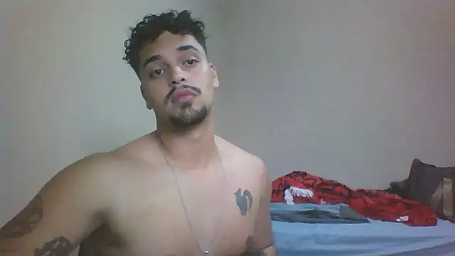 Snapshot of Xcumshot33 chatting on November 15, 8:05 pm Xcumshot33 online show from November 15, 8:05 pm