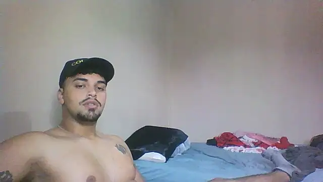 Snapshot of Xcumshot33 chatting on November 16, 5:18 pm Xcumshot33 online show from November 16, 5:18 pm