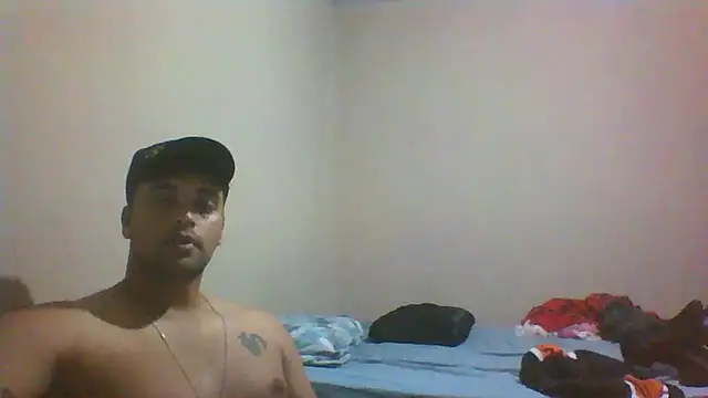 Snapshot of Xcumshot33 chatting on December 3, 3:25 am Xcumshot33 online show from December 3, 3:25 am