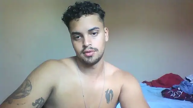 Snapshot of Xcumshot33 chatting on December 16, 1:38 pm Xcumshot33 online show from December 16, 1:38 pm