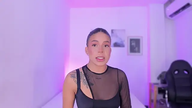 emelie 89 online show from February 12, 11:51 am