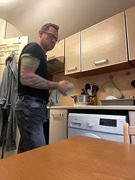 Snapshot of Yourhotboy_42 chatting on February 7, 2:15 pm Yourhotboy 42 online show from February 7, 2:15 pm