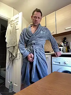 Snapshot of Yourhotboy_42 chatting on March 9, 3:05 pm Yourhotboy 42 online show from March 9, 3:05 pm