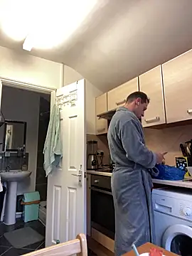 Snapshot of Yourhotboy_42 chatting on November 16, 2:44 pm Yourhotboy 42 online show from November 16, 2:44 pm