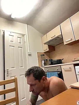 Snapshot of Yourhotboy_42 chatting on December 4, 6:49 pm Yourhotboy 42 online show from December 4, 6:49 pm