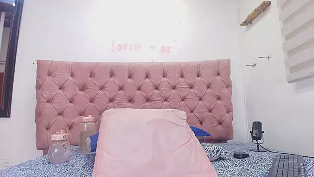 Snapshot of diane_di chatting on September 13, 7:13 pm diane di online show from September 13, 7:13 pm