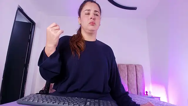 Snapshot of diane_di chatting on November 19, 7:14 pm diane di online show from November 19, 7:14 pm