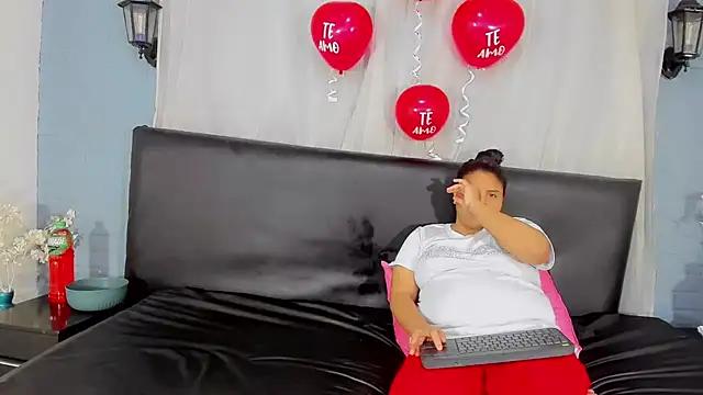 brunnette hot online show from February 14, 11:31 am