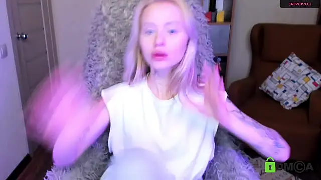 Snapshot of MalenaErnman chatting on December 22, 11:00 am MalenaErnman online show from December 22, 11:00 am