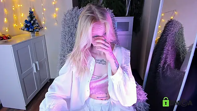 Snapshot of MalenaErnman chatting on December 27, 1:18 pm MalenaErnman online show from December 27, 1:18 pm