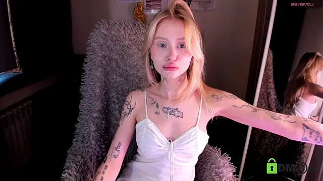 Snapshot of MalenaErnman chatting on February 9, 10:42 am MalenaErnman online show from February 9, 10:42 am