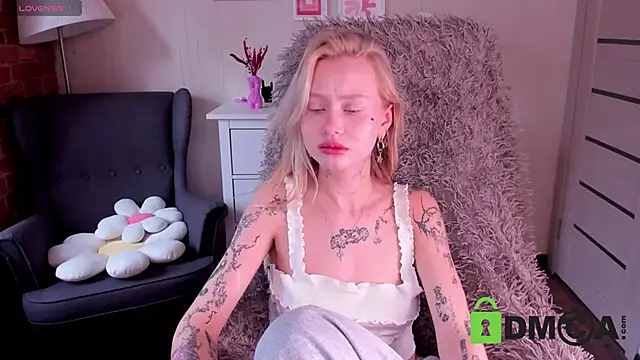 Snapshot of MalenaErnman chatting on March 16, 10:44 am MalenaErnman online show from March 16, 10:44 am