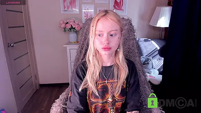 Snapshot of MalenaErnman chatting on March 22, 11:00 am MalenaErnman online show from March 22, 11:00 am