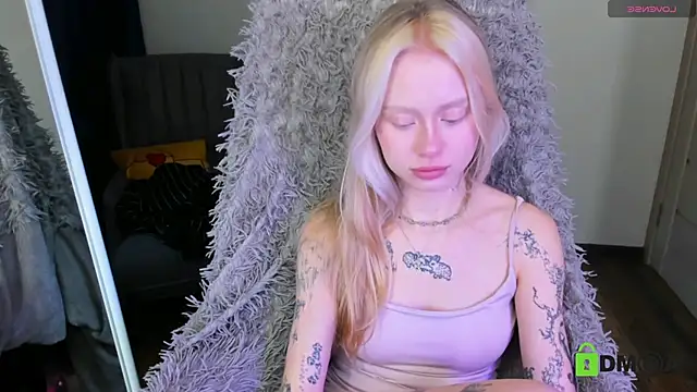 Snapshot of MalenaErnman chatting on October 16, 7:31 am MalenaErnman online show from October 16, 7:31 am