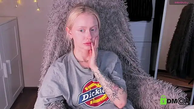 Snapshot of MalenaErnman chatting on November 20, 10:26 am MalenaErnman online show from November 20, 10:26 am