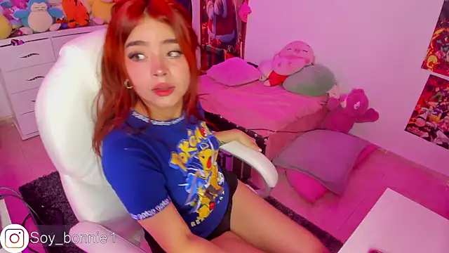 Snapshot of bonnie_moon chatting on December 13, 1:59 am bonnie moon online show from December 13, 1:59 am