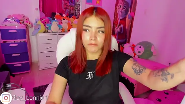 Snapshot of bonnie_moon chatting on December 20, 2:30 am bonnie moon online show from December 20, 2:30 am