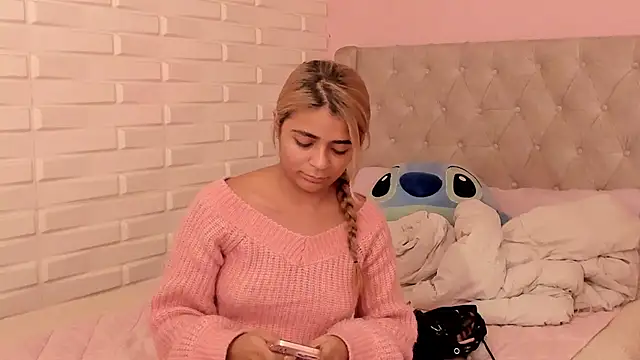 pamell col online show from December 18, 3:37 am