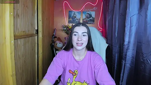 Fiery Brunette  online show from January 4, 5:58 am