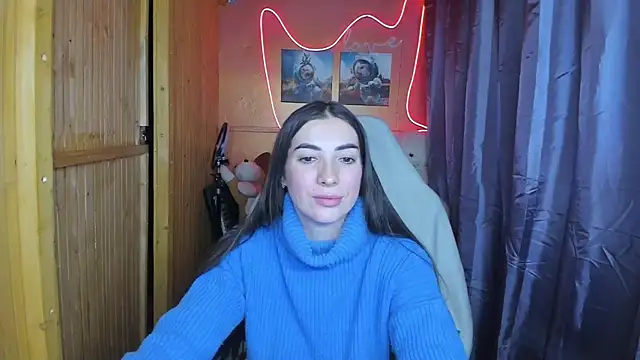 Fiery Brunette  online show from February 13, 4:50 pm