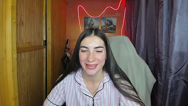 Fiery Brunette  online show from February 19, 9:17 am