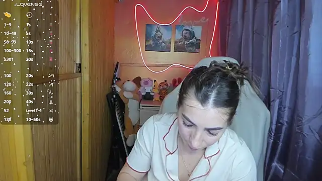 Fiery Brunette  online show from February 25, 7:31 am