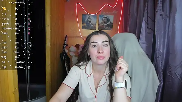 Fiery Brunette  online show from February 26, 11:30 am