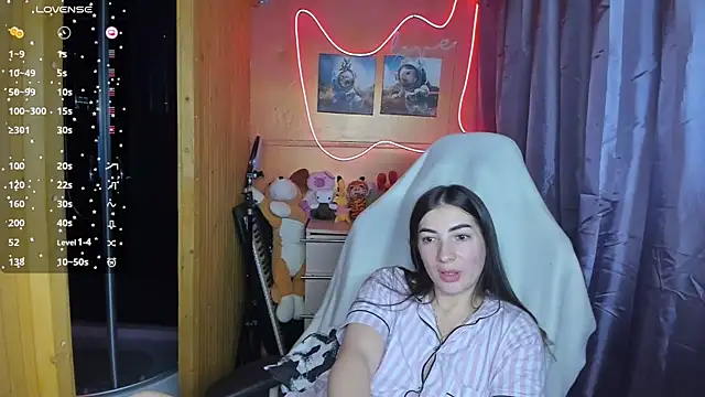 Fiery Brunette  online show from February 28, 4:43 am