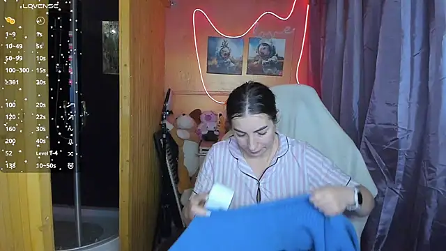 Fiery Brunette  online show from March 2, 11:18 am