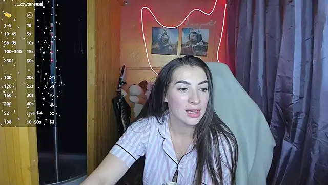 Fiery Brunette  online show from March 3, 11:44 am