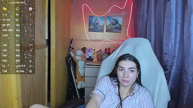 Fiery Brunette  online show from March 4, 8:24 am