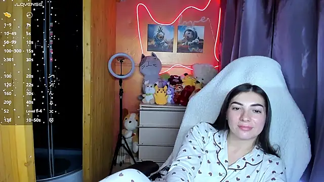 Fiery Brunette  online show from September 20, 5:47 pm