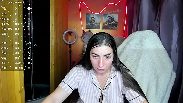 Fiery Brunette  online show from October 6, 12:13 pm