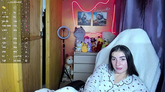 Fiery Brunette  online show from October 8, 5:49 am