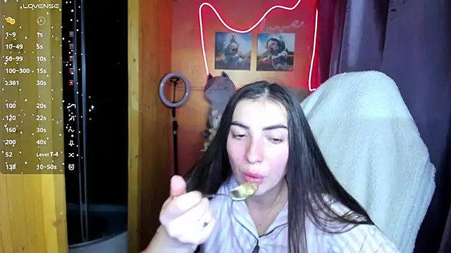 Fiery Brunette  online show from October 11, 8:57 am