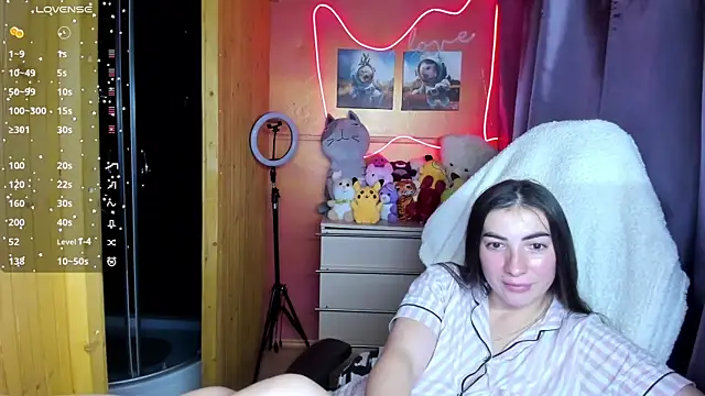 Fiery Brunette  online show from November 3, 4:19 pm