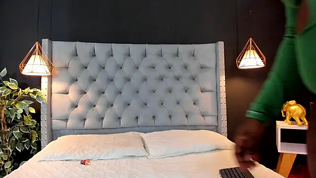 Tammy  vega  online show from February 13, 4:00 am