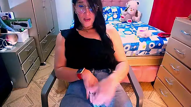 BitterMomXxx online show from February 8, 1:11 am