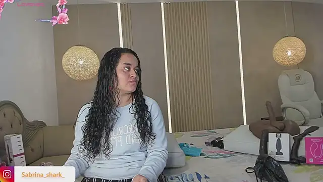 Snapshot of sabrina_shark_ chatting on October 10, 3:05 am sabrina shark online show from October 10, 3:05 am