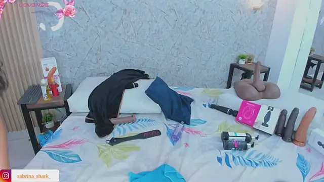 Snapshot of sabrina_shark_ chatting on November 18, 3:23 am sabrina shark online show from November 18, 3:23 am